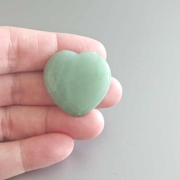 Green Adventurine Heart Shaped Bead - Picture 1 of 4
